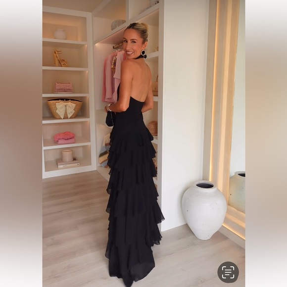 NWT ZARA VIRAL Halter Ruffled Maxi Dress SIZE XS
🚨FIRM PRICE NO DISCOUNT - Picture 11 of 15